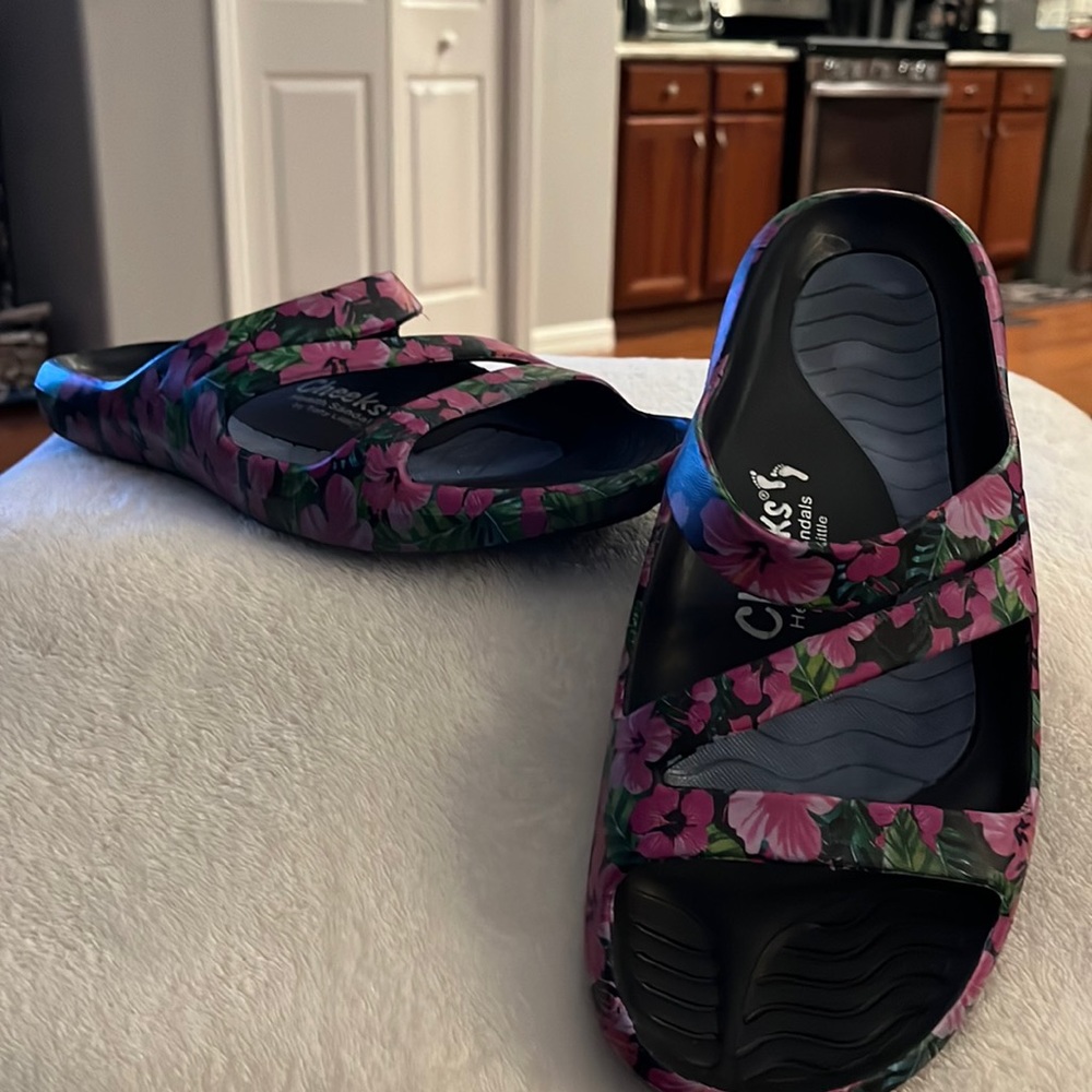 Gently used cheeks health sandals for pattern size 8 super comfortable.